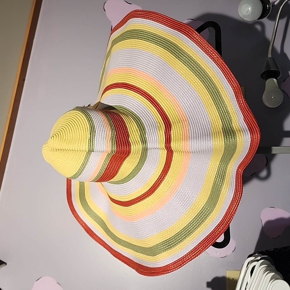 NWT FEMSÉE Straw Hat Paris